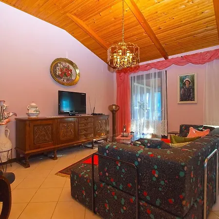 Semesterbostad House Silvana 1461